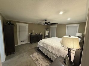 5 dormitoris, escriptori, planxa i posts de planxar i wifi gratuïta 