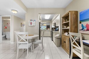 冰箱、微波炉、烤箱、炉灶