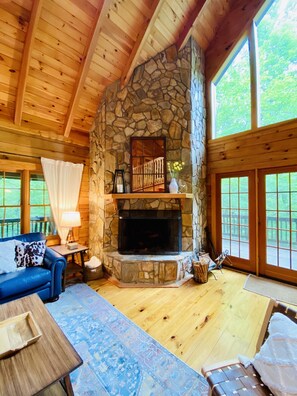 TV, fireplace, ping pong - Creekside Cabin - Private 20 Acres with Pond & Creek (Boone)