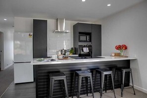 Microonde, forno, piano cottura, lavastoviglie