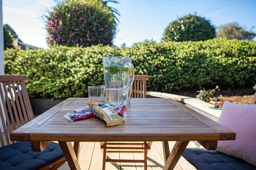 Twin Camellias | Modern Lynmore Getaway