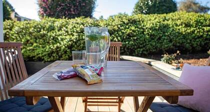 Twin Camellias | Modern Lynmore Getaway