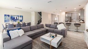 Smart TV, video game console - Luxury 8BR Champions Gate Villa Cinema & Pool (Davenport)