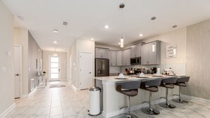 Coffee/tea maker, fridge, microwave, oven - Luxury 8BR Champions Gate Villa Cinema & Pool (Davenport)