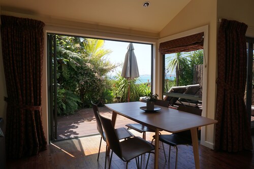 Ahi Apartment  with Tasman Sea views