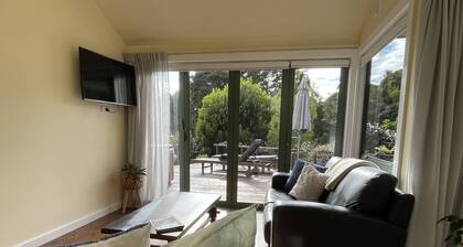 Matangi Apartment - Apartment w/ Private Spa Pool and Sea Views
