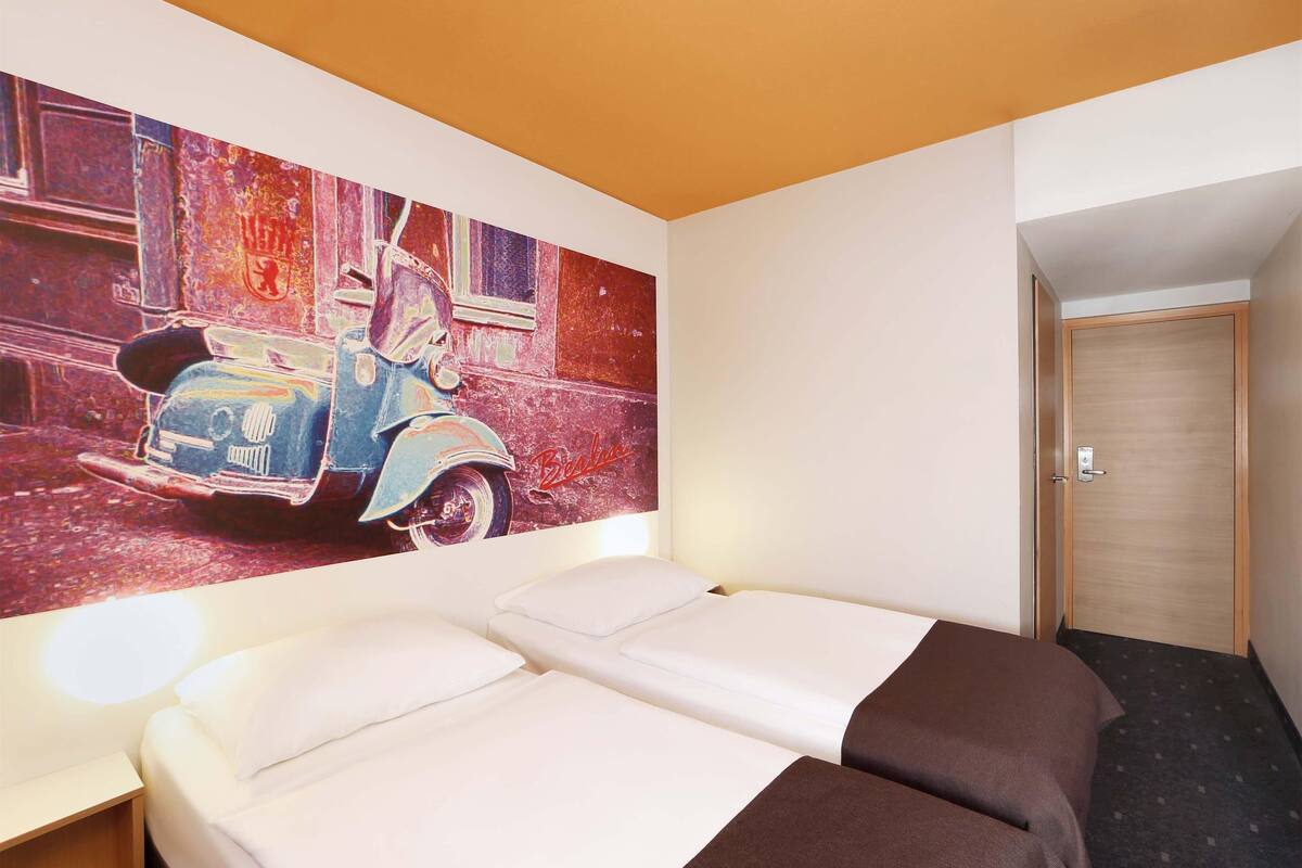 twin room | 1 bedroom, hypo-allergenic bedding, desk, soundproofing