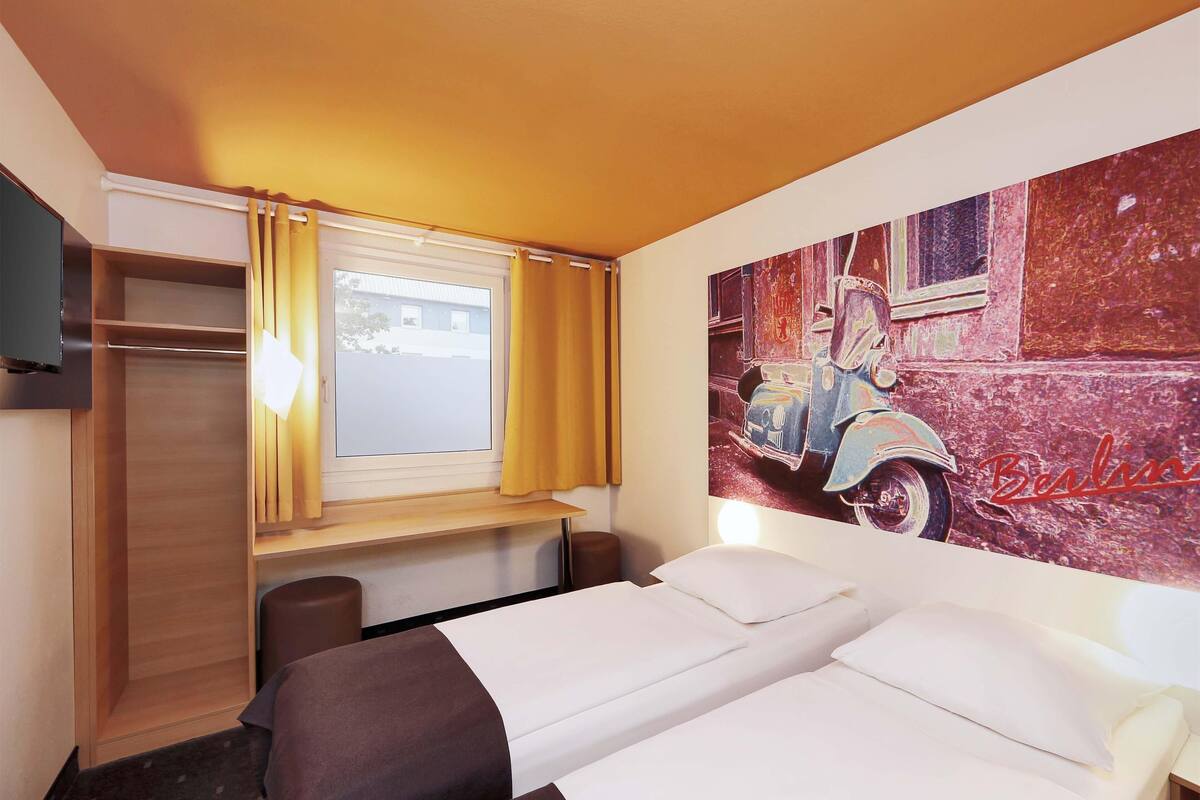 twin room | 1 bedroom, hypo-allergenic bedding, desk, soundproofing