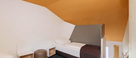 Hypo-allergenic bedding, desk, soundproofing, free WiFi
