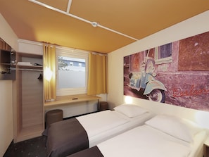 Camera con 2 letti singoli | 1 camera, biancheria da letto ipoallergenica, una scrivania
