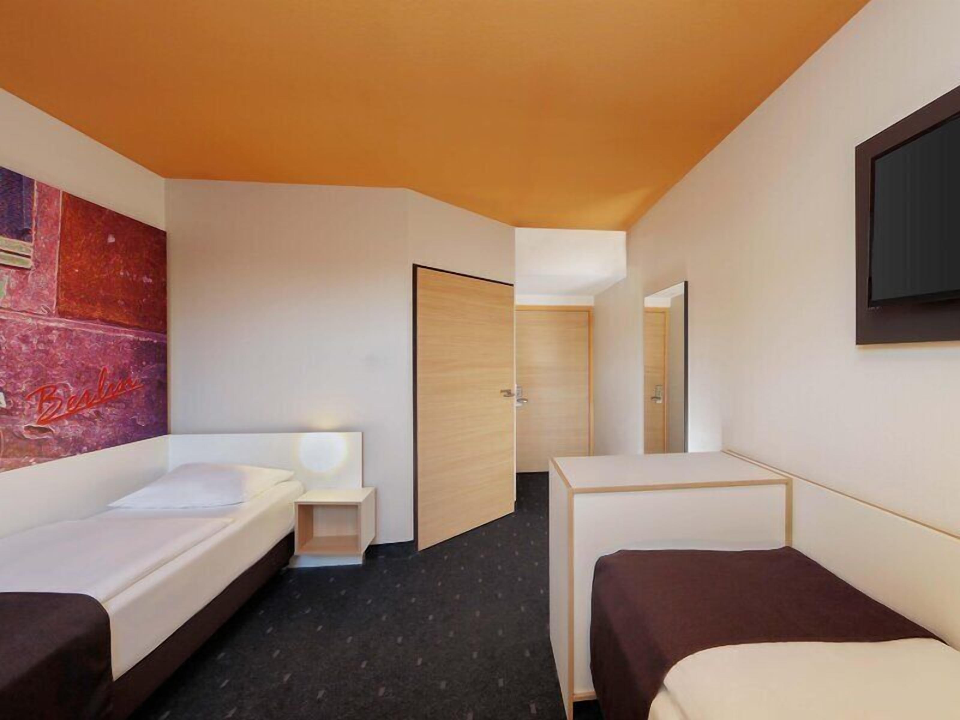 Allergikerbettwaren, Schreibtisch, schallisolierte Zimmer