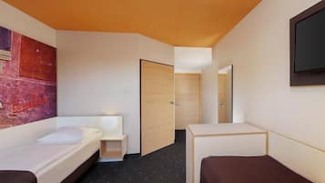 Allergikerbettwaren, Schreibtisch, schallisolierte Zimmer