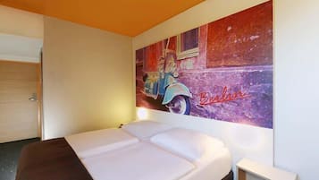 Hypo-allergenic bedding, desk, soundproofing, free WiFi