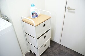 シャワー付き浴槽、バスアメニティ (無料)、ヘアドライヤー、ビデ