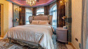 A luxurious bedroom with a large bed, ornate curtains, and a chandelier. - Hotel Moon (Xincheng)