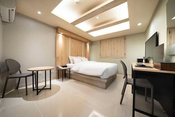 高級寝具、羽毛の掛け布団、ミニバー (無料)、客室ごとに異なるインテリア