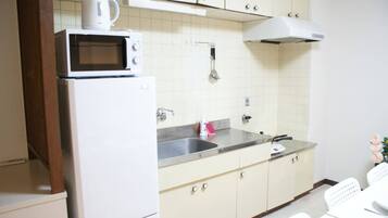 Fridge, microwave, stovetop, electric kettle