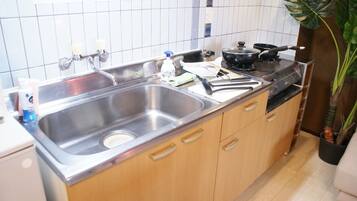 SHIN-OSAKA GRAND-H 502 | Private kitchenette | Fridge, microwave, stovetop, electric kettle