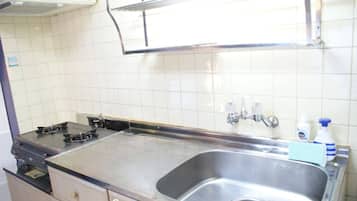 SHIN-OSAKA GRAND-H 601 | Private kitchenette | Fridge, microwave, stovetop, electric kettle