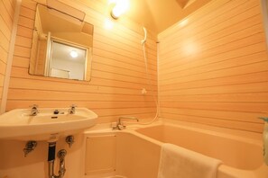 Apartamento básico, para não fumantes (SHIN-OSAKA GRAND-H 602) | Banheiro | Chuveiro/banheira combinados, produtos de toalete grátis