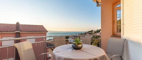 Apartment (2 Bedroom Apt with Balcony n Sea View) | Balcony