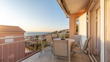 Apartment (2 Bedroom Apt with Balcony n Sea View) | Balcony