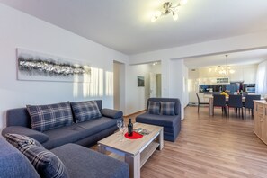Apartment (2 Bedroom Apt with Balcony n Sea View) | Living room | Flat-screen TV - Apartments Palma (Omis)