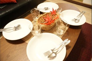 客室内のダイニングエリア