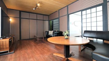 OSAKA USJ | Living area | Flat-screen TV
