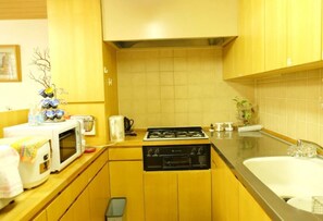 Apartment, 2 Bedrooms | Private kitchen