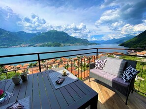 Property grounds - NEW APARTMENT NEAR BELLAGIO! BALCONY GARDEN, & STUNNING VIEW! SMERALDO (lezzeno)