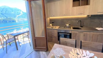 Frigorifero, forno, piano cottura, lavastoviglie