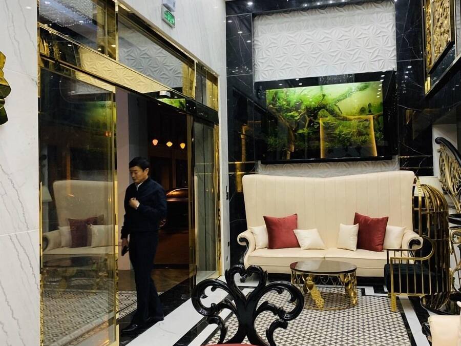 Área de estar no saguão