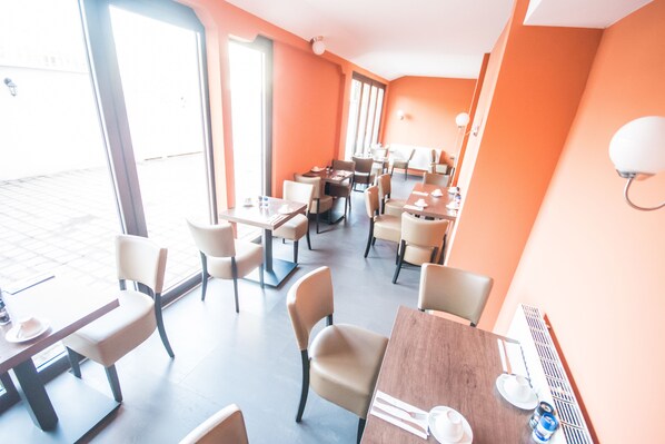 Free daily buffet breakfast  - Hotel Turmfalke (Linz)