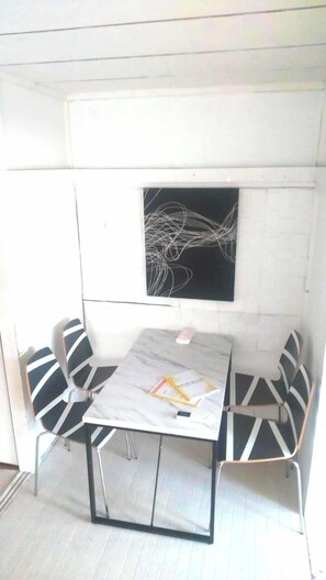 Appartement de base, non-fumeur (DAIICHI-H SHIN-OKUBO Room.A) | Aire de séjour | Téléviseur à écran plat