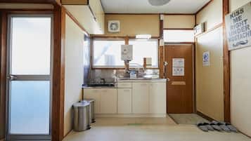 Fridge, microwave, stovetop, cookware/dishes/utensils