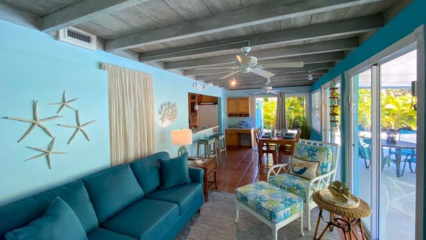 House (2 Bedrooms) | Living area | Flat-screen TV - Breezy Palms (Holmes Beach)
