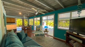 House (2 Bedrooms) | Living area | Flat-screen TV - Breezy Palms (Holmes Beach)