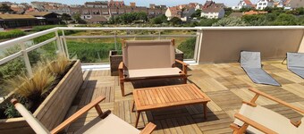 Bright duplex with large well-oriented terrace overlooking the park