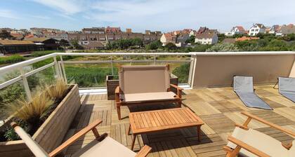 Bright duplex with large well-oriented terrace overlooking the park