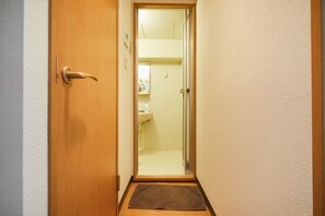 淋浴/浴缸二合一、免費盥洗用品、吹風機、毛巾