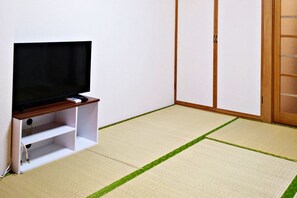 Appartement, 2 slaapkamers | Woonruimte | Flatscreentelevisie