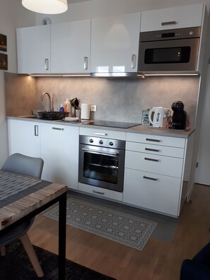 Fridge, microwave, oven, stovetop