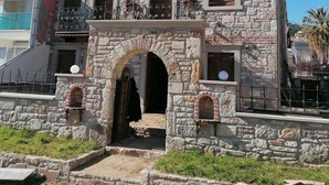 Exterior detail - Burunucu Taş Otel (Foça)