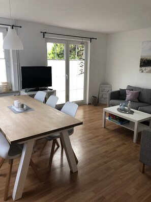 Dining - North Sea coast, Sandy beach, House half with garden, On the dyke, New! (Neßmersiel)