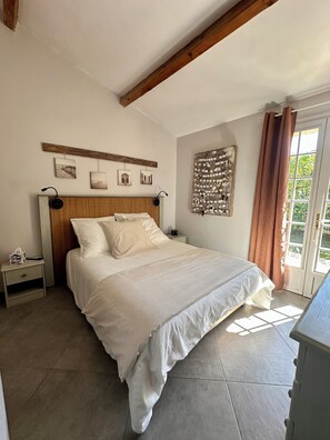 4 bedrooms, iron/ironing board, cribs/infant beds, free WiFi