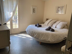 4 bedrooms, iron/ironing board, cribs/infant beds, free WiFi