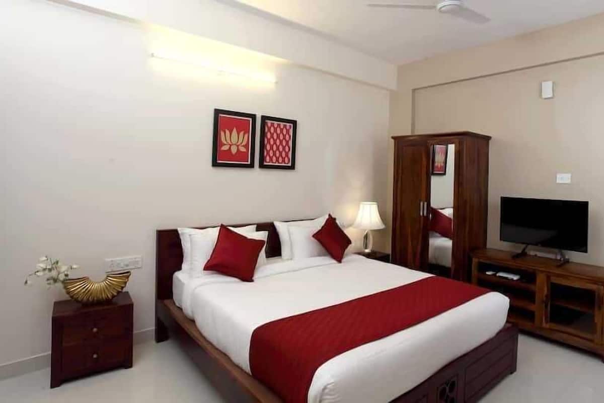 In-room safe, desk, laptop workspace, iron/ironing board