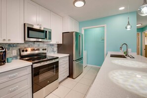 Fridge, microwave, dishwasher, coffee/tea maker