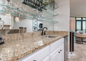 Fridge, microwave, oven, dishwasher - The Oasis of Orange Beach 1007 (Orange Beach)